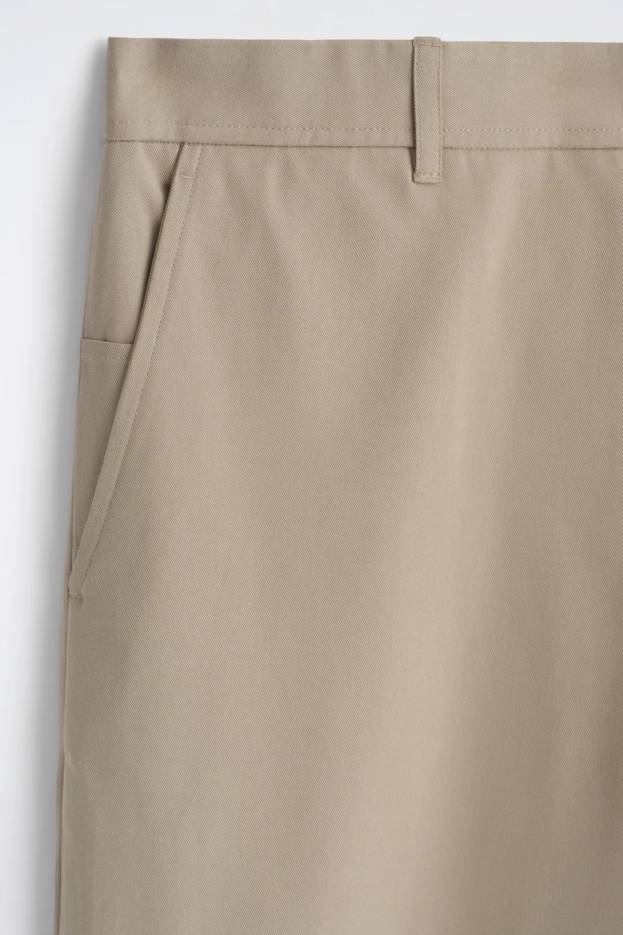 CHINOHOSE AUS BAUMWOLLE MIT GERADEM BEIN