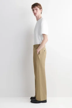 CHINOHOSE AUS BAUMWOLLE MIT WEITEM BEIN