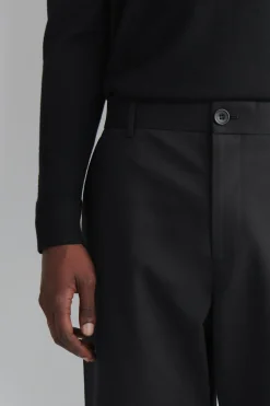 CHINOHOSE AUS BAUMWOLLE MIT GERADEM BEIN