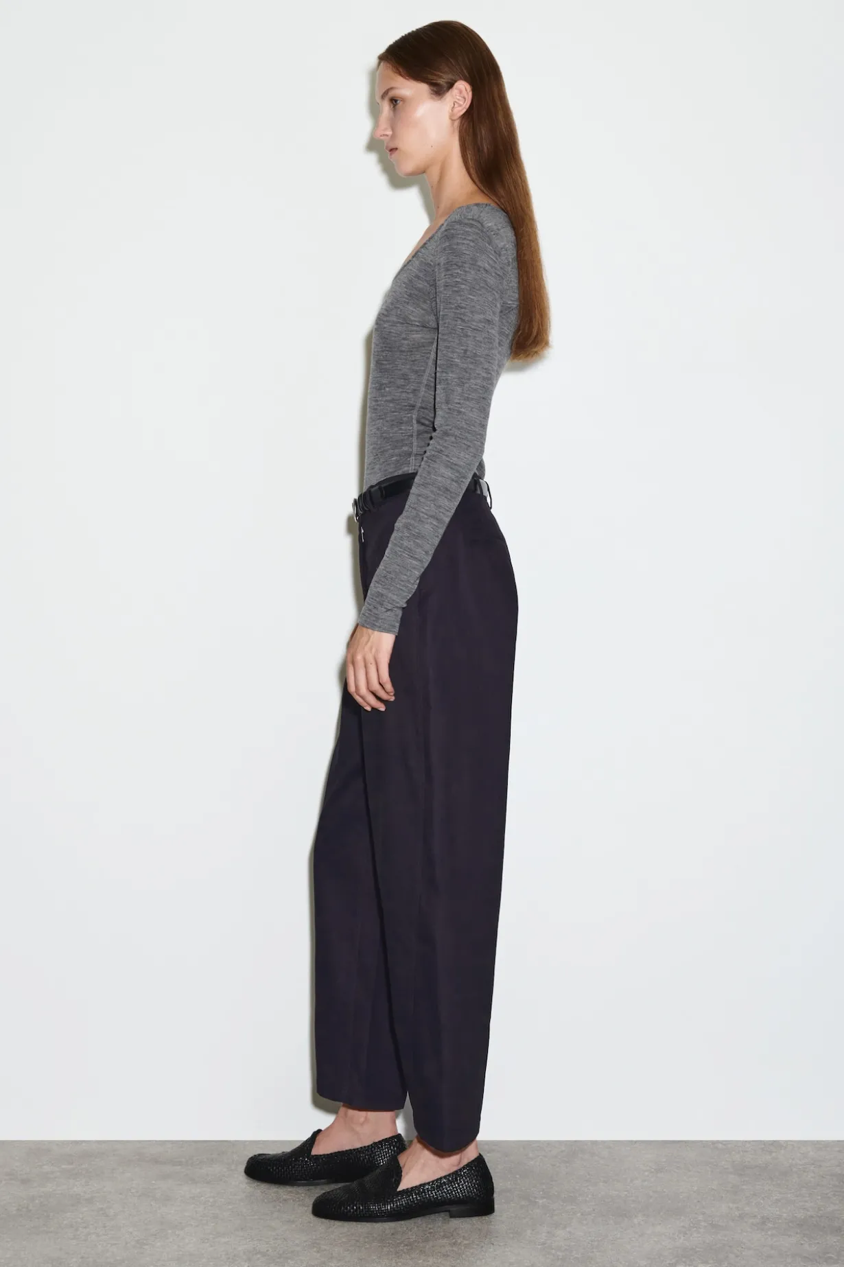 CHINOHOSE AUS BAUMWOLLE MIT BARREL-BEIN
