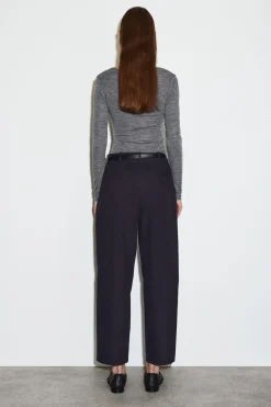 CHINOHOSE AUS BAUMWOLLE MIT BARREL-BEIN
