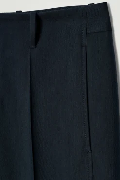CHINOHOSE MIT BARREL-BEIN