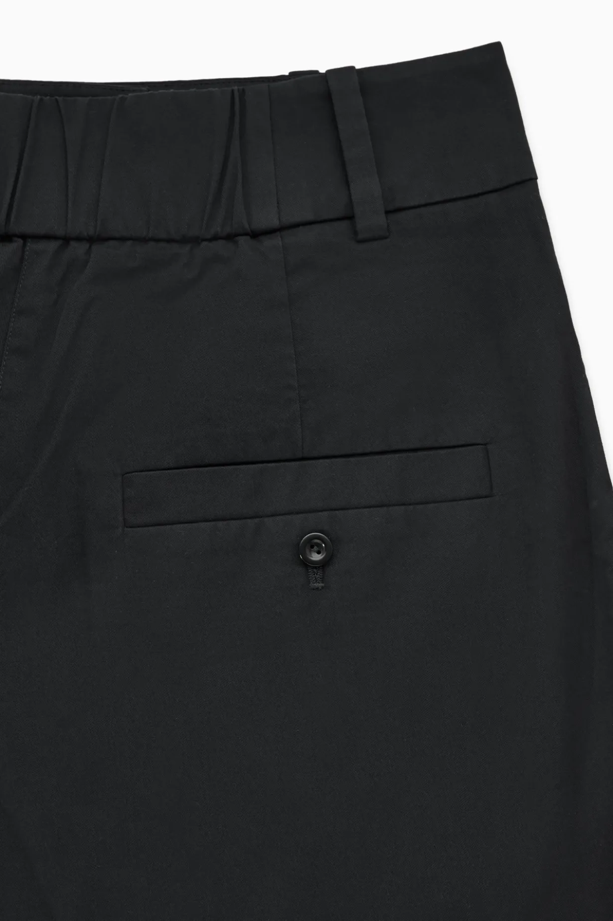CHINOHOSE MIT FALTEN UND BARREL-BEIN