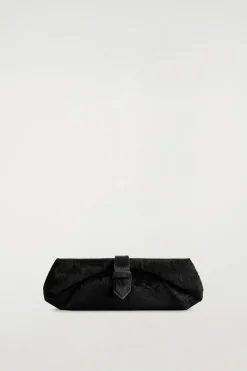 CLUTCH MIT GÜRTEL - LEDER MIT PONYHAAR-EFFEKT