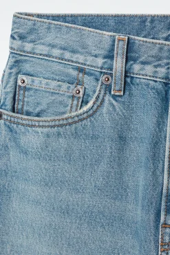 COLUMN JEANS MIT GERADEM BEIN