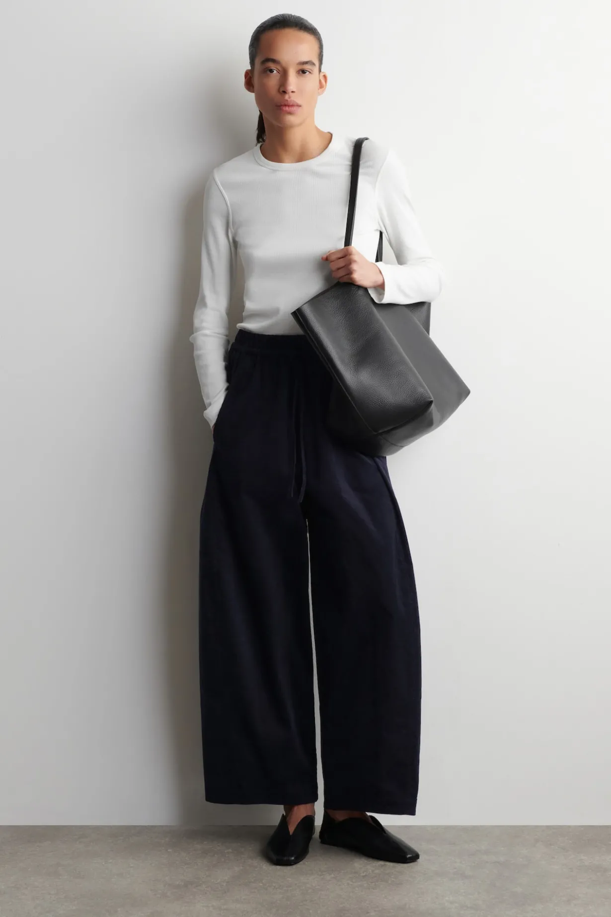 CORDHOSE MIT BARREL-BEIN UND ELASTISCHEM BUND