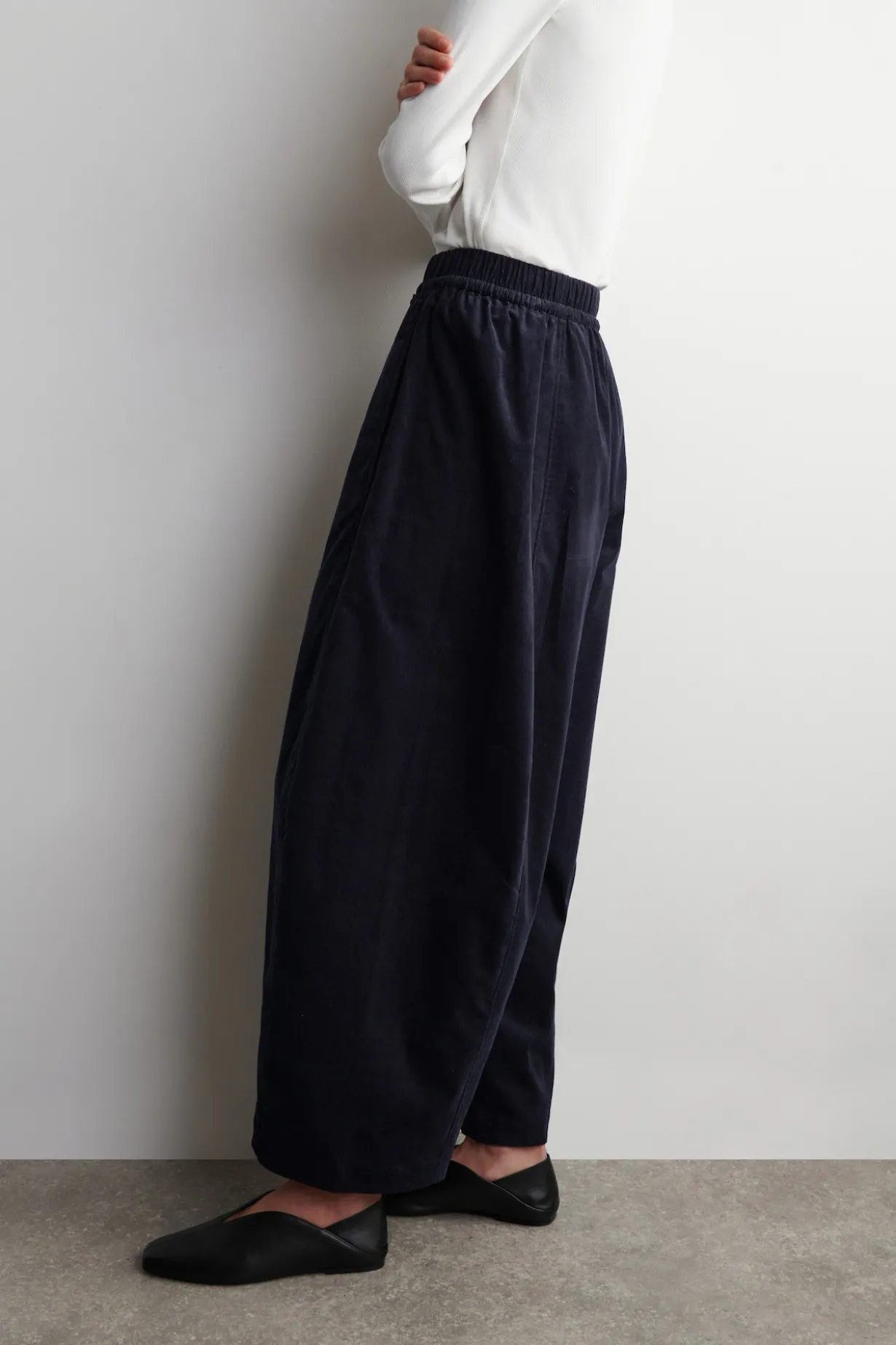 CORDHOSE MIT BARREL-BEIN UND ELASTISCHEM BUND