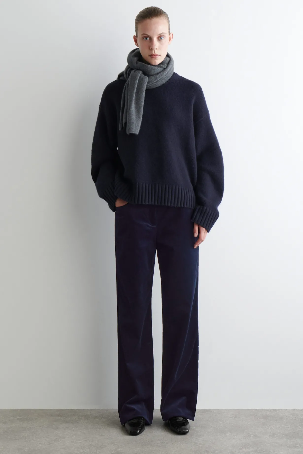 CORDHOSE MIT GERADEM BEIN