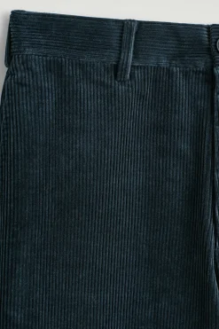 CORDHOSE MIT SCHMAL ZULAUFENDEM BEIN