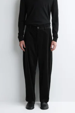 CORDHOSE MIT SCHMAL ZULAUFENDEM BEIN