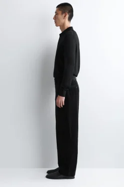 CORDHOSE MIT SCHMAL ZULAUFENDEM BEIN