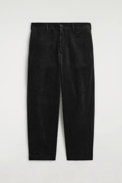 CORDHOSE MIT SCHMAL ZULAUFENDEM BEIN
