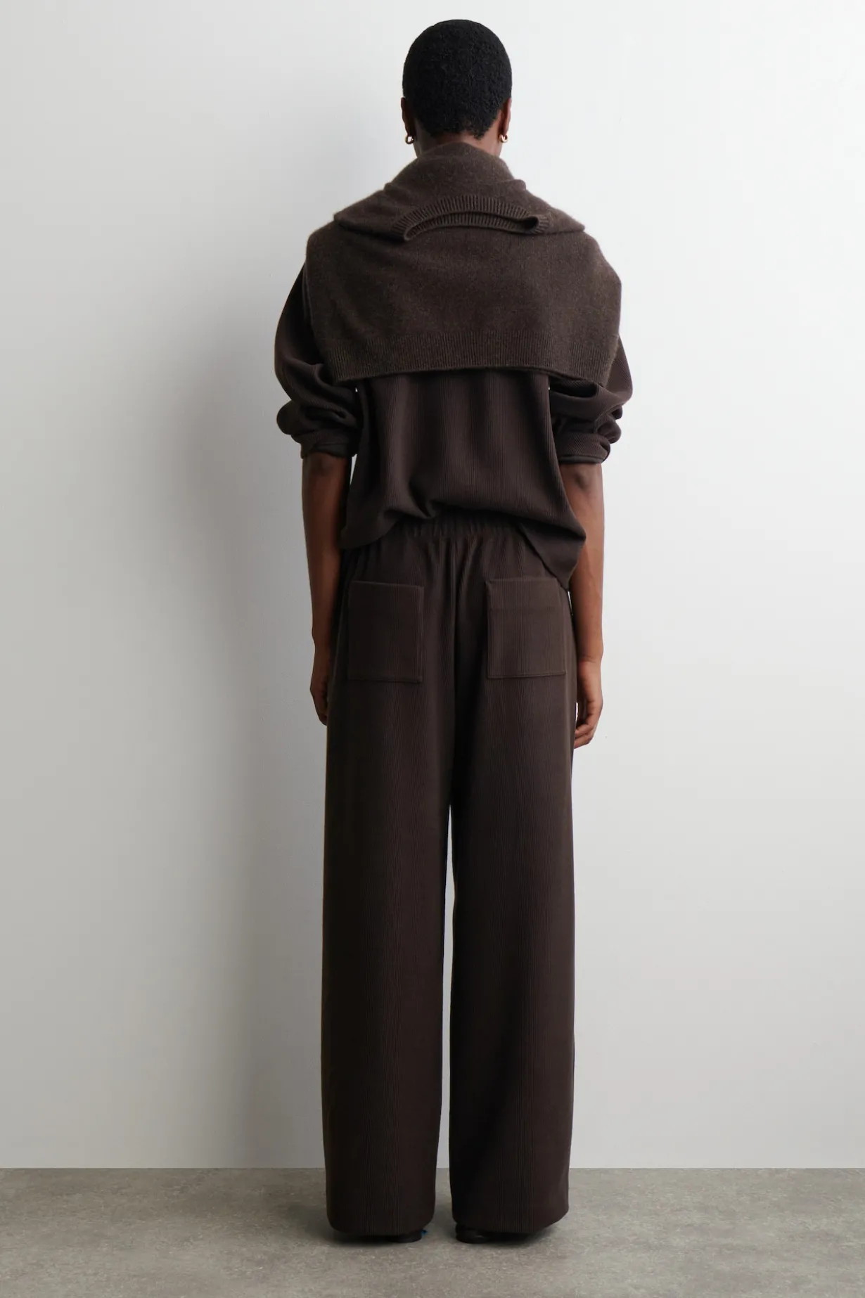 CORDHOSE MIT WEITEM BEIN