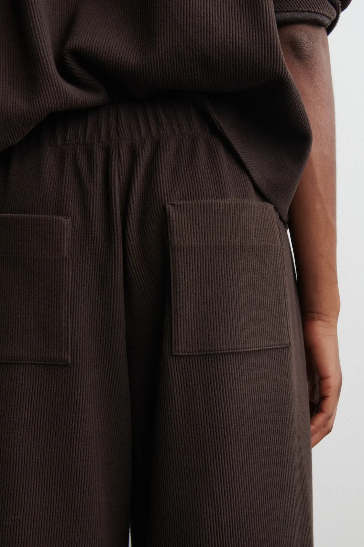 CORDHOSE MIT WEITEM BEIN