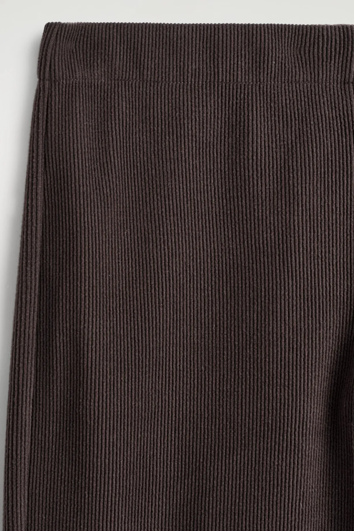 CORDHOSE MIT WEITEM BEIN