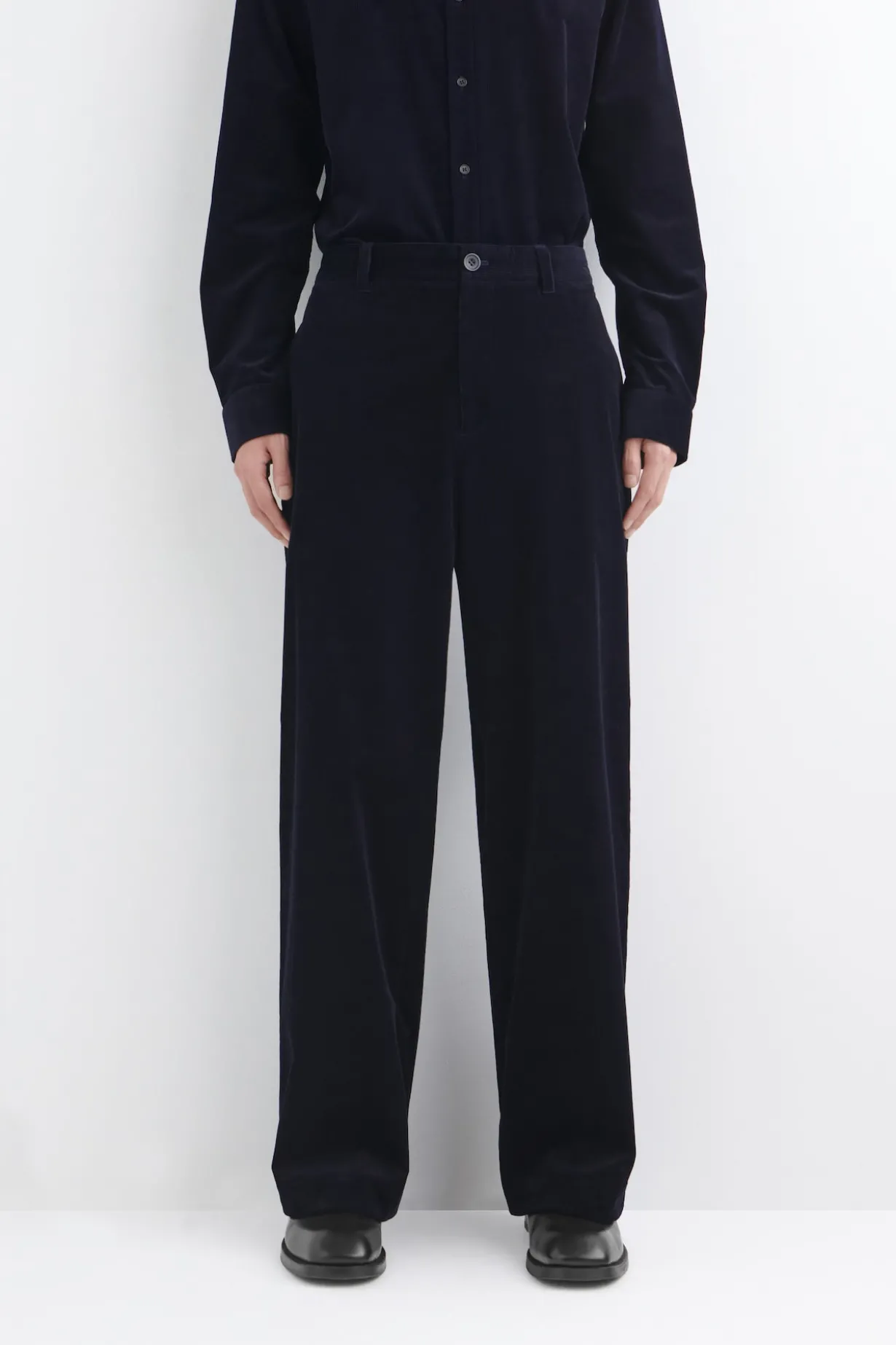 CORDHOSE MIT WEITEM BEIN