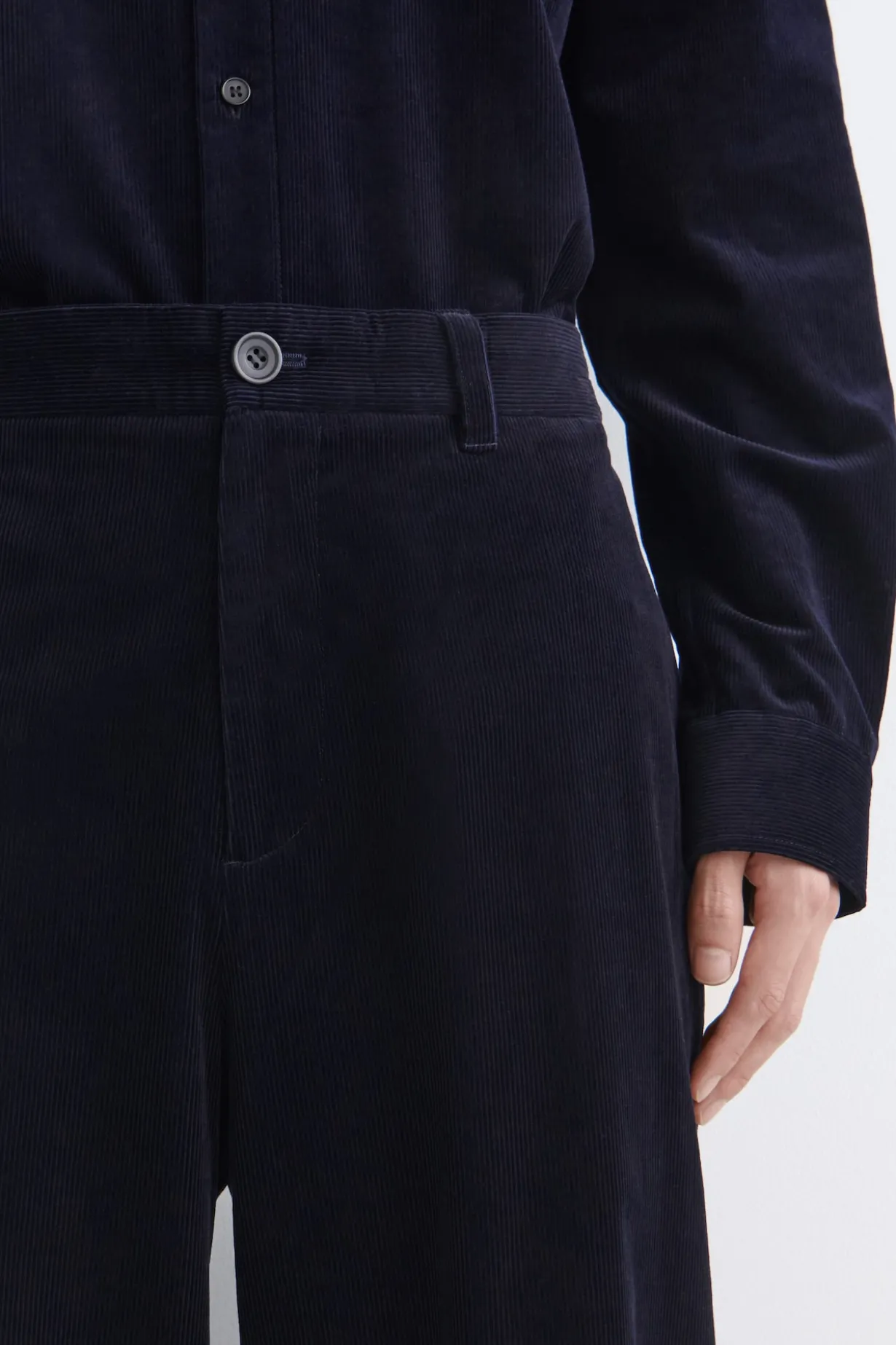CORDHOSE MIT WEITEM BEIN