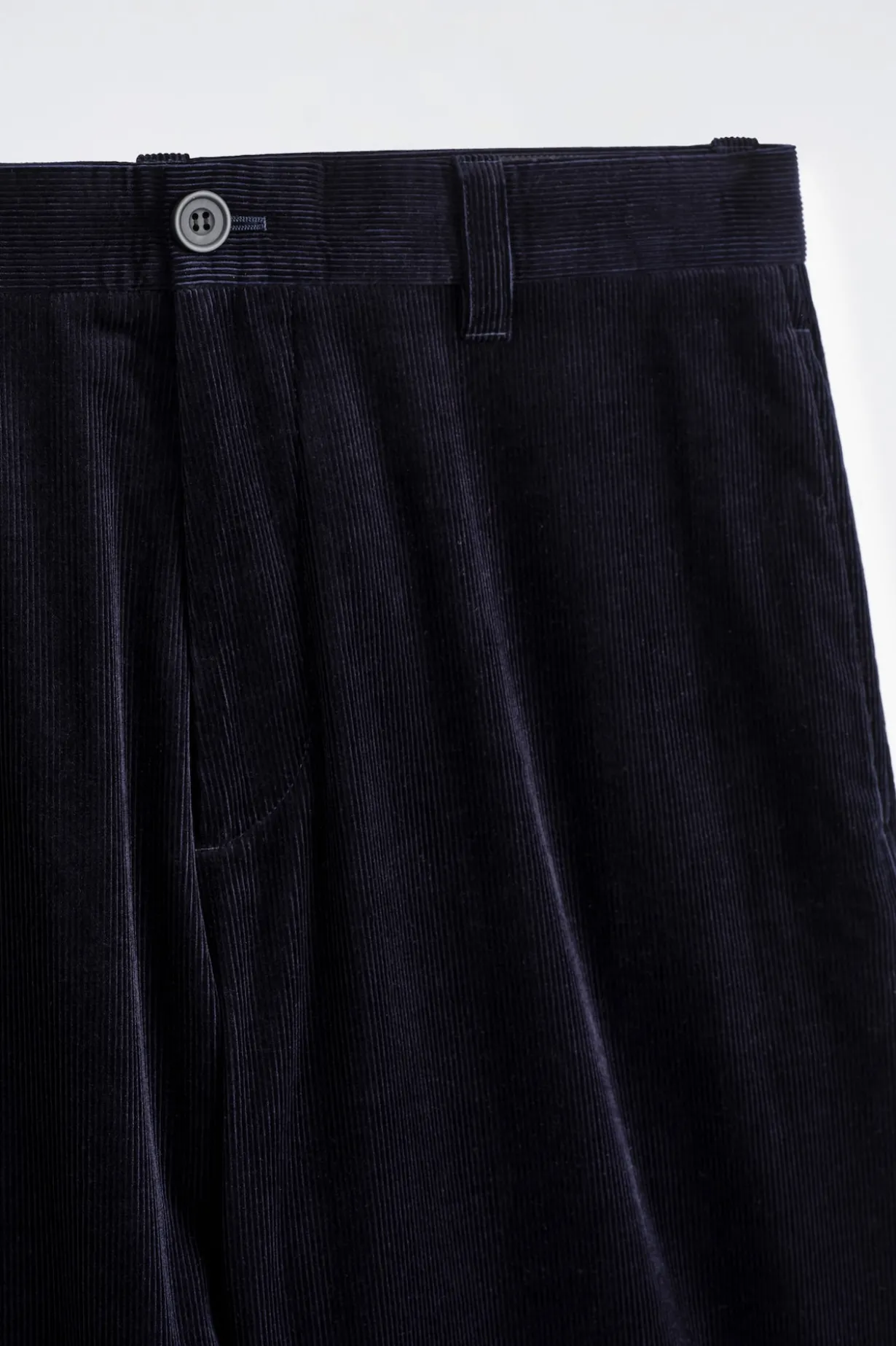 CORDHOSE MIT WEITEM BEIN