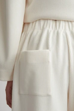 CORDHOSE MIT WEITEM BEIN
