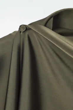 DAS ETUIKLEID MIT SCHALDETAIL