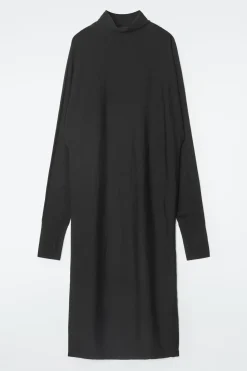DAS KLEID AUS MERINOWOLLE MIT STEHKRAGEN