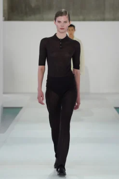 DAS TRANSPARENTE POLOHEMD AUS SEIDE