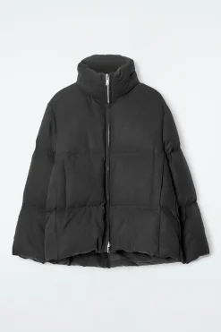 DAUNENJACKE MIT OVERSIZED-PASSFORM UND KAPUZE