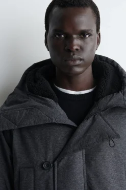 DAUNENPARKA MIT KAPUZE