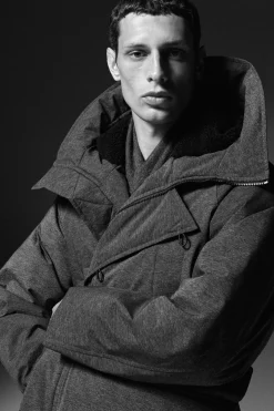 DAUNENPARKA MIT KAPUZE