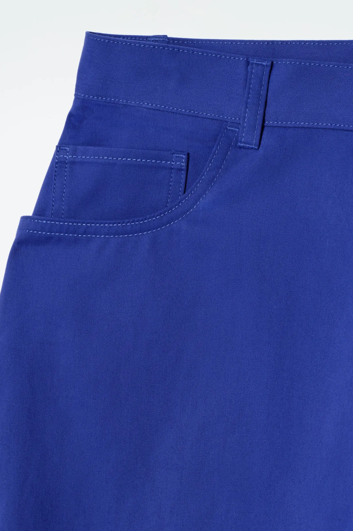 DEKONSTRUIERTE BAUMWOLLHOSE MIT BARREL-BEIN