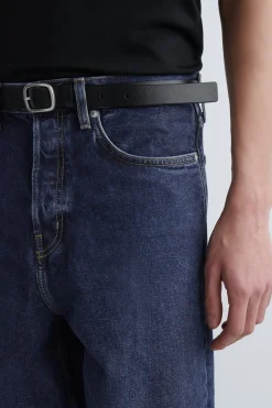 DOME JEANS MIT GERADEM BEIN UND LOCKERER PASSFORM