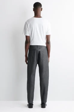 DOME JEANS MIT GERADEM BEIN UND LOCKERER PASSFORM