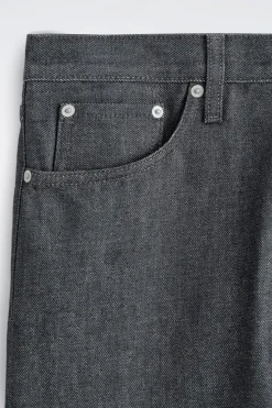 DOME JEANS MIT GERADEM BEIN UND LOCKERER PASSFORM