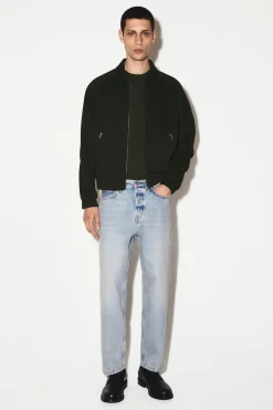 DOME JEANS MIT GERADEM BEIN UND LOCKERER PASSFORM