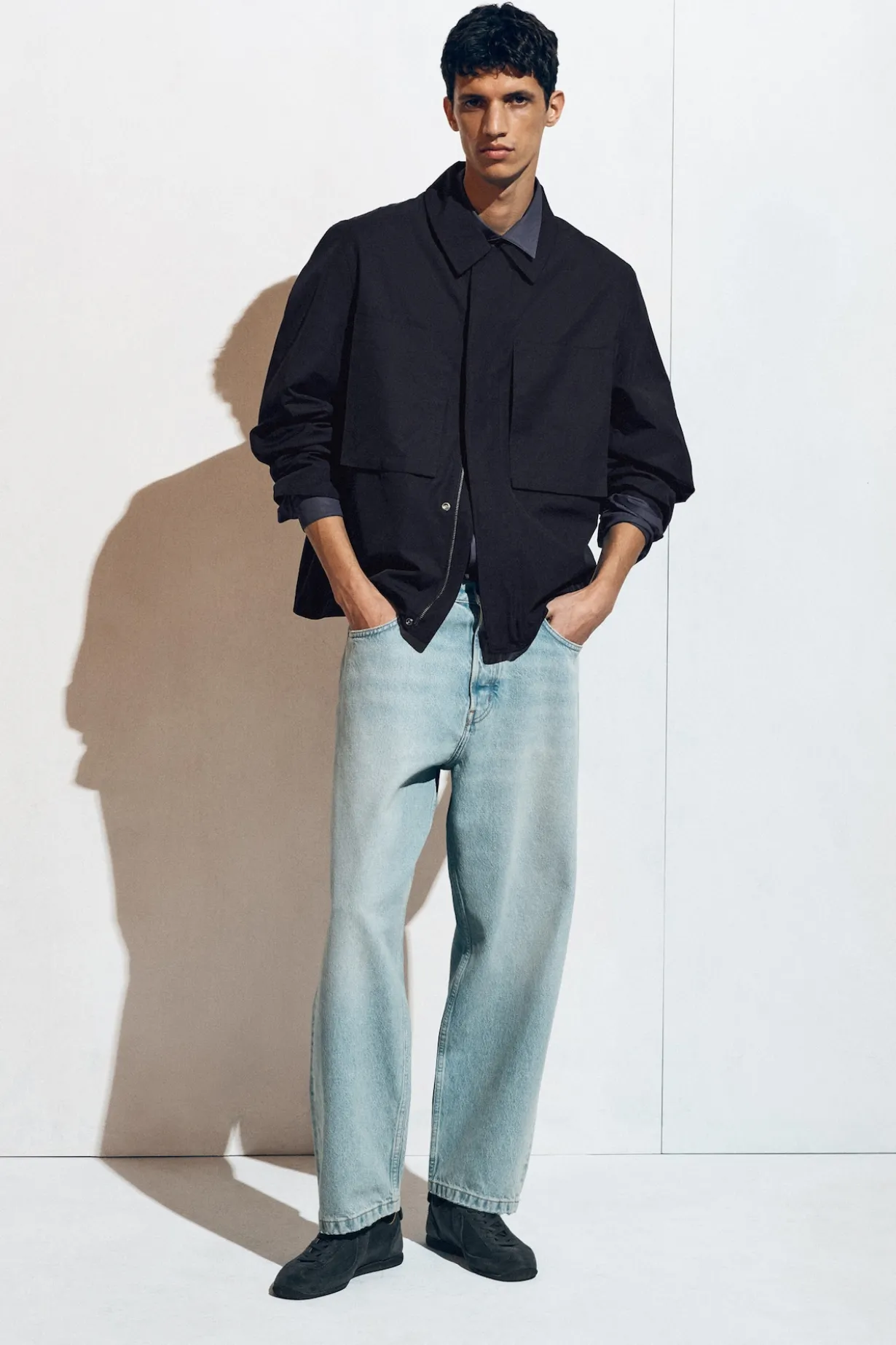 DOME JEANS MIT GERADEM BEIN UND LOCKERER PASSFORM
