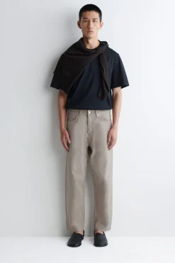 DOME JEANS MIT GERADEM BEIN UND LOCKERER PASSFORM
