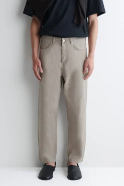 DOME JEANS MIT GERADEM BEIN UND LOCKERER PASSFORM