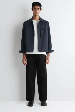 DOME JEANS MIT GERADEM BEIN UND LOCKERER PASSFORM