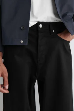 DOME JEANS MIT GERADEM BEIN UND LOCKERER PASSFORM