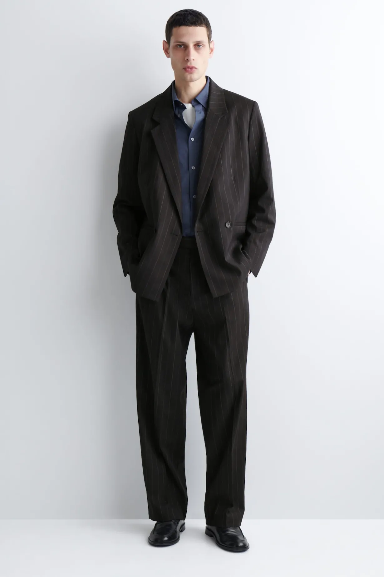 DOPPELREIHIGER BLAZER MIT NADELSTREIFEN
