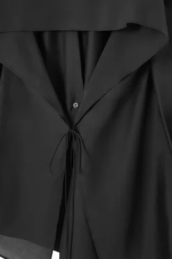 DRAPIERTER BLAZER MIT OFFENER RÜCKENPARTIE