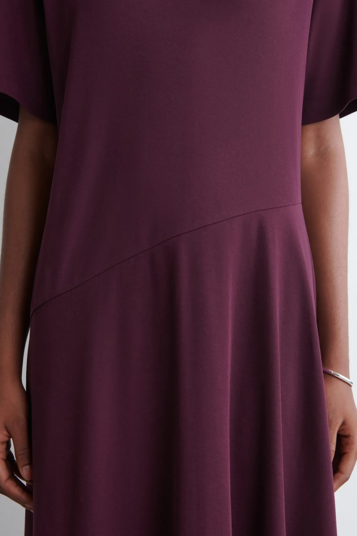 DRAPIERTES MIDIKLEID AUS BAUMWOLLE