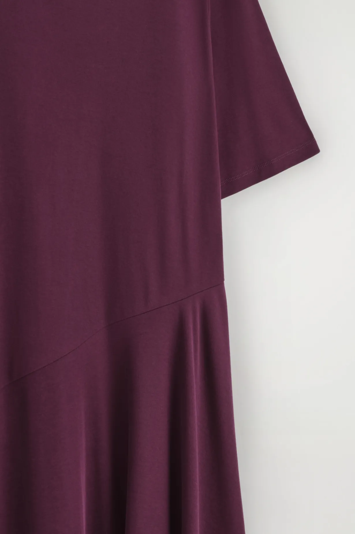 DRAPIERTES MIDIKLEID AUS BAUMWOLLE