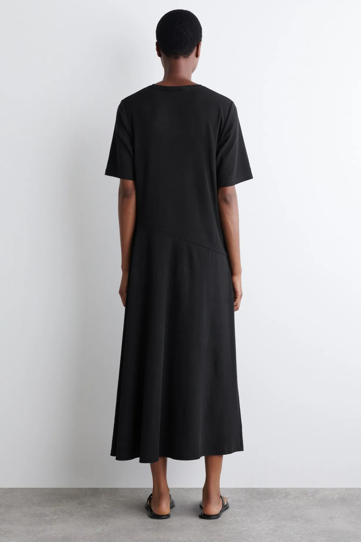 DRAPIERTES MIDIKLEID AUS BAUMWOLLE