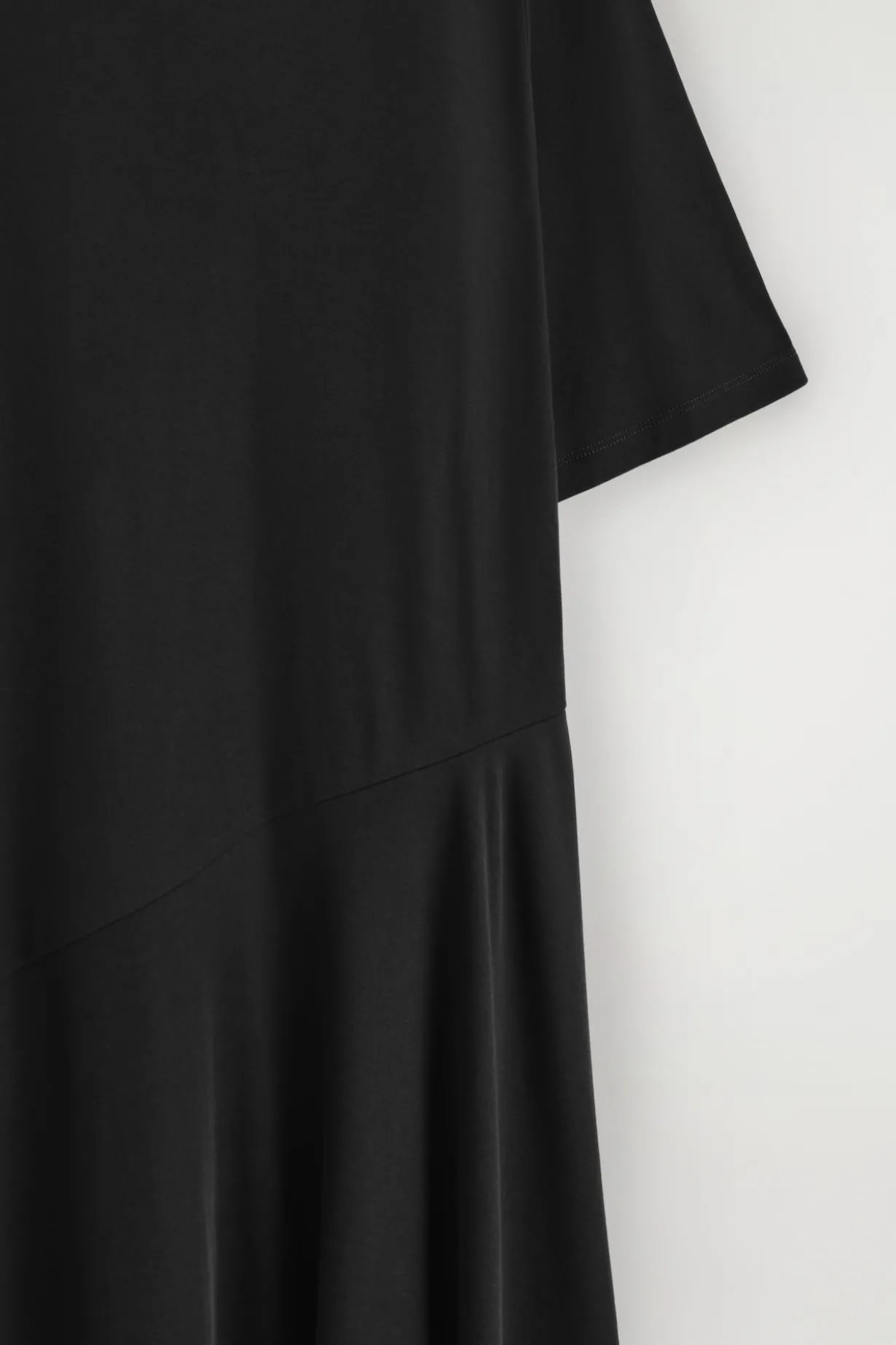 DRAPIERTES MIDIKLEID AUS BAUMWOLLE
