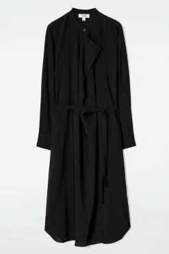 DRAPIERTES MIDIKLEID MIT GÜRTEL