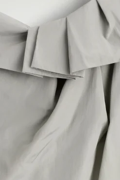 DRAPIERTES OBERTEIL MIT OVERSIZED-PASSFORM