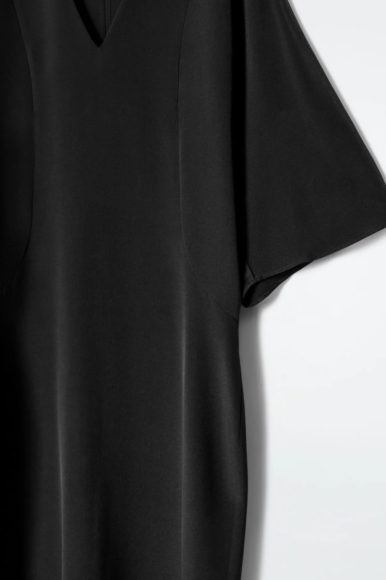 DRAPIERTES SEIDENKLEID