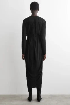 DRAPIERTES WICKELKLEID IN MIDILÄNGE