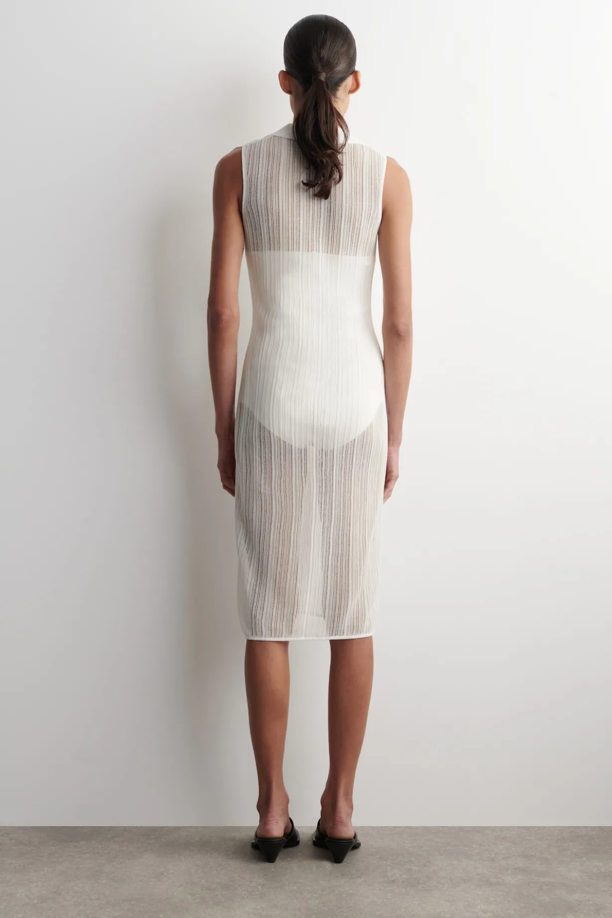 DURCHSCHEINENDES STRICKKLEID AUS SPITZE